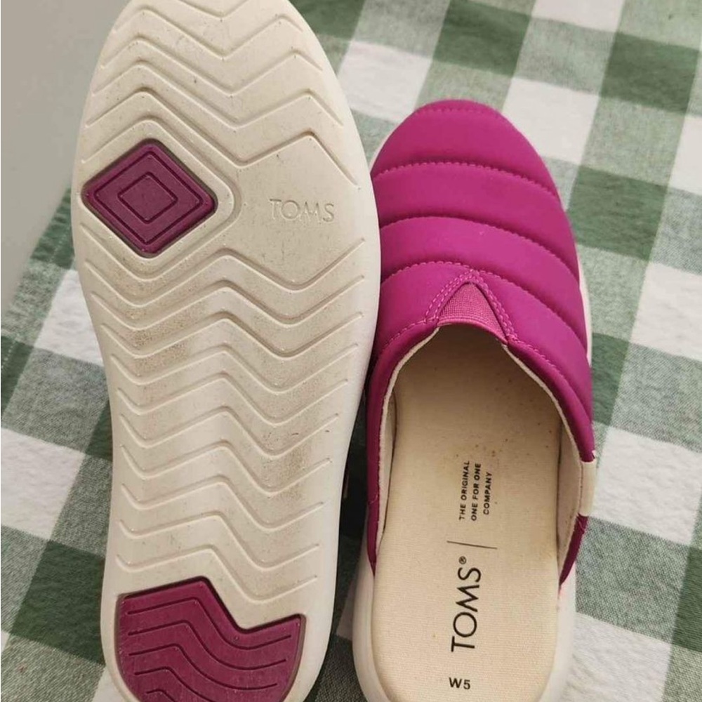 Tom’s mules/house shoes